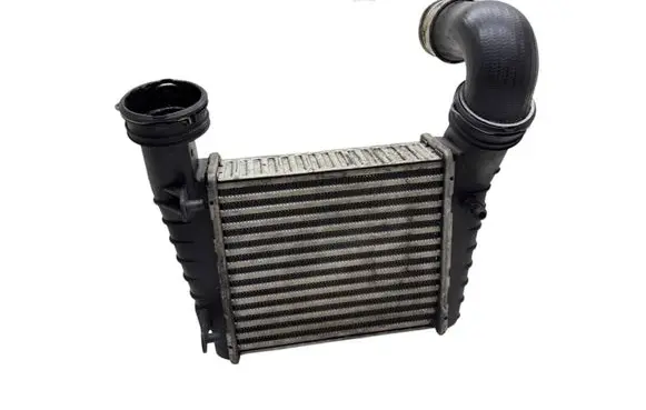Volkswagen PASSAT B5.5 Intercooler radiator 8D0145805C