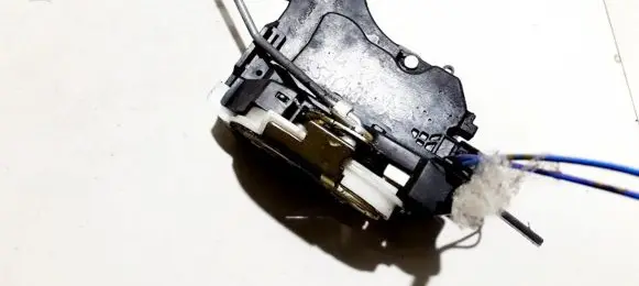 Mitsubishi Grandis Rear door lock