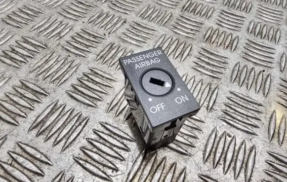 Passenger airbag on/off switch