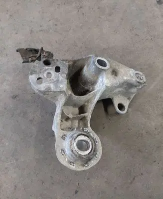 Skoda Superb B5 (3U) Engine mounting bracket
