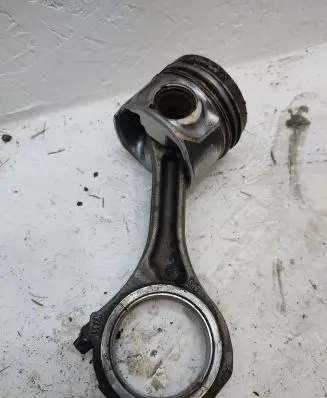 Audi Q7 4L Piston with connecting rod