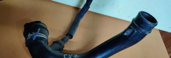 Mazda CX-7 Intercooler hose/pipe R2AX13231 R2AX13225