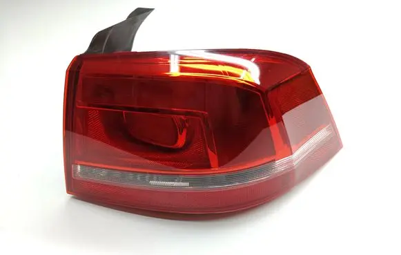 Volkswagen PASSAT B7 Rear/tail lights 3AE945096F