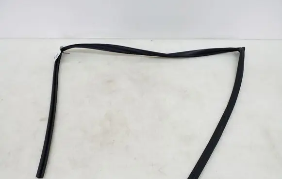Toyota Avensis T270 Other front door trim element 6814105040