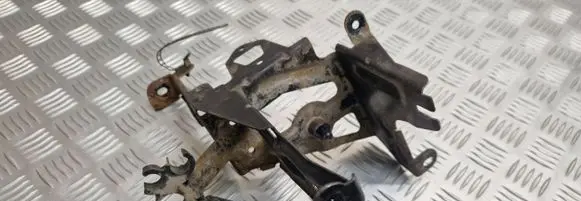 Volkswagen PASSAT B5 ABS pump bracket 8E0614119