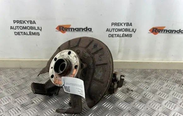 Volkswagen Caddy Front wheel hub