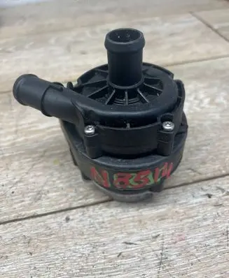 Volkswagen PASSAT B8 Electric auxiliary coolant/water pump 04L955567B