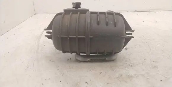 Vacuum air tank