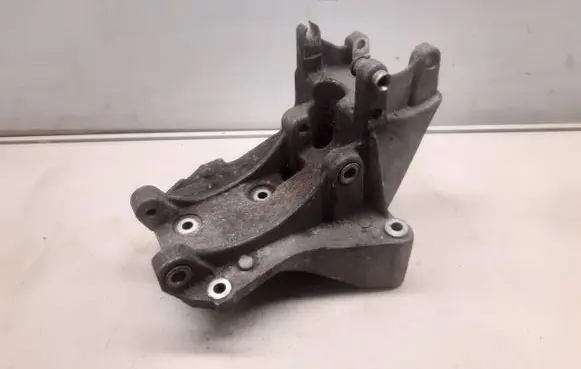 Peugeot 406 Engine mounting bracket 96348183 96348179