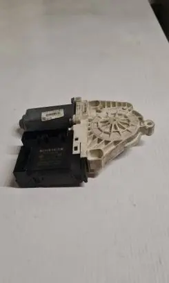 Volkswagen Jetta V Front door window regulator motor 1K0959792G F005S00204
