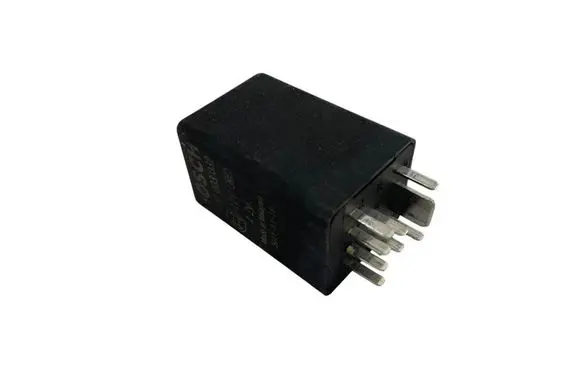 Volkswagen Touran II Glow plug pre-heat relay 0281003032