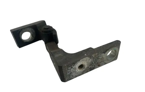 Volkswagen Touareg I Front door upper hinge 7L0831401B 7L0831401A