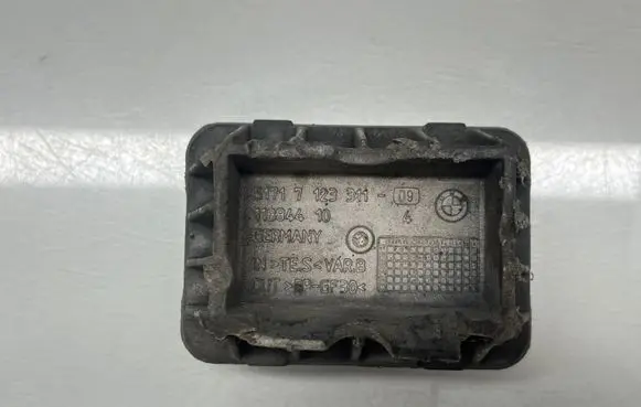 BMW 3 E90 E91 Jacking socket point 7123311