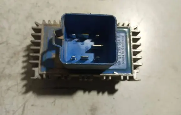 Opel Signum Glow plug pre-heat relay 55353011