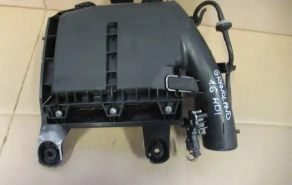 Opel Grandland X Air filter box 9806581080