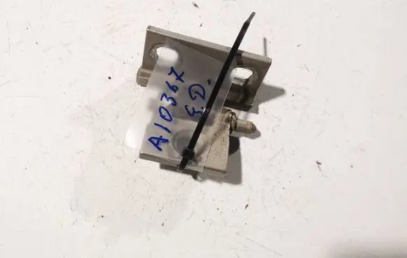 Volvo XC70 Rear door lower hinge
