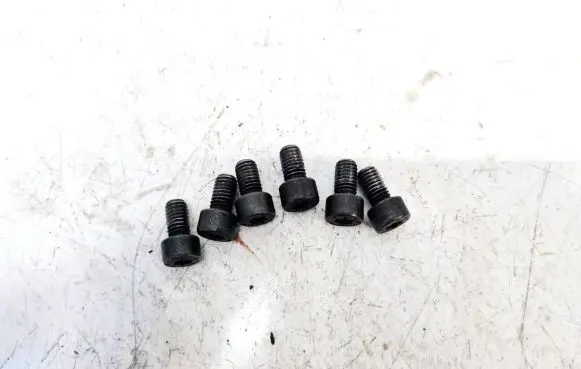 Volvo V70 Nuts/bolts 
