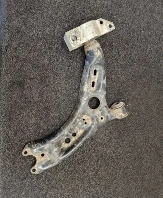 Volkswagen PASSAT B7 Front lower control arm/wishbone