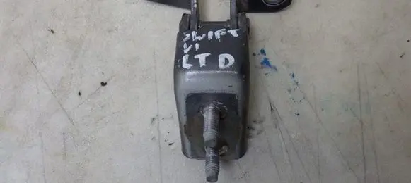 Suzuki Swift III Rear door lower hinge