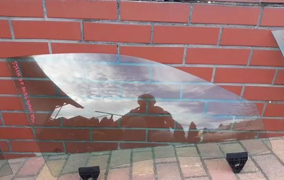 Audi A4 S4 B6 8E 8H Front door window glass four-door 8E0845232