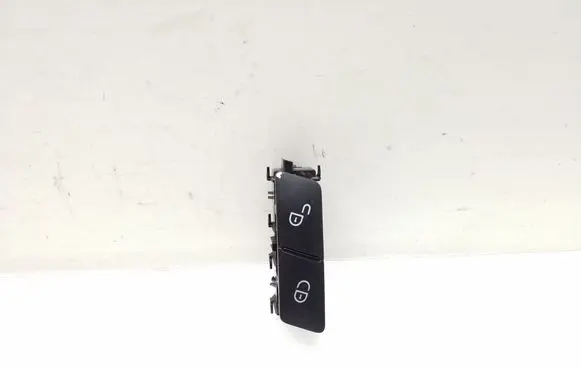 Mercedes-Benz E W212 Central locking switch button A2048706310