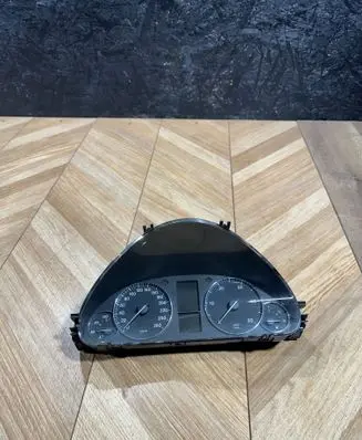 Mercedes-Benz C W203 Speedometer (instrument cluster) a2035405148