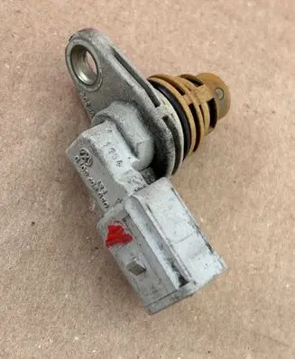 Volkswagen Golf V Camshaft position sensor 030907601D