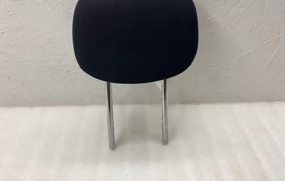 Nissan Leaf II (ZE1) Rear seat headrest 