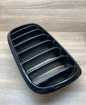 BMW X5 F15 Front bumper upper radiator grill 7303107