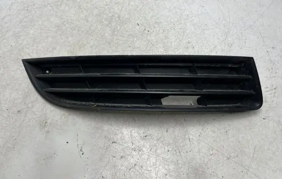 Volkswagen PASSAT B6 Front bumper lower grill 3C0853666
