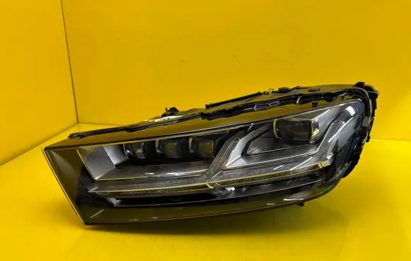 Audi Q7 4M Headlight/headlamp 4M0941035