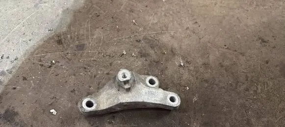 Volvo C30 Gearbox mounting bracket 31277181