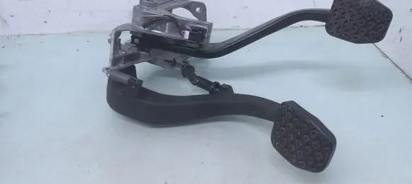 BMW 3 E90 E91 Pedal assembly 42322403 6761310