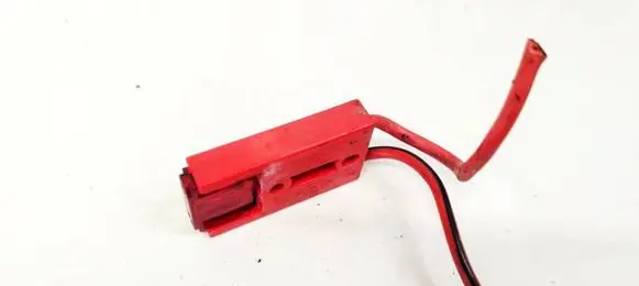 Volkswagen PASSAT B5 Fuse 8A0937530