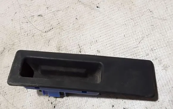 BMW 5 F10 F11 Tailgate opening switch 7368752