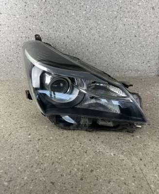 Toyota Yaris Headlight/headlamp