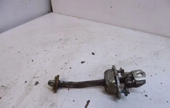 Opel Astra G Rear door check strap stopper 09133568