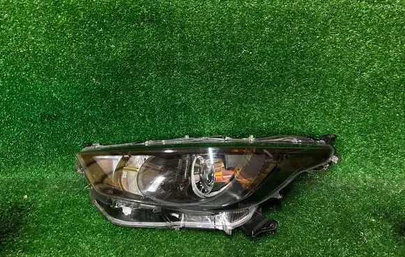 Toyota Yaris XP210 Headlight/headlamp