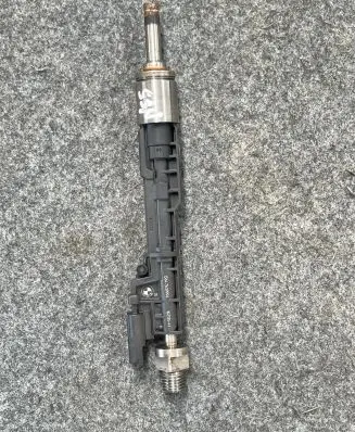 BMW 5 F10 F11 Fuel injector 13647639994 10213541