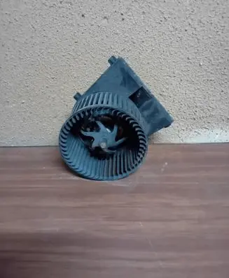 Volkswagen Golf IV Heater fan/blower F667327B 1J2819021C