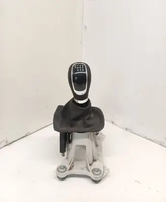 Volvo V50 Gear shifter/selector 30735291