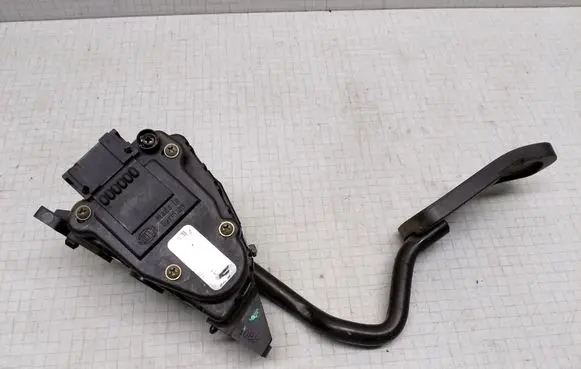 Volkswagen Sharan Accelerator throttle pedal 7M1721603 98VW9F836AA