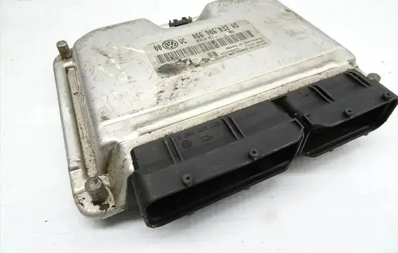 Volkswagen PASSAT B5 Engine control unit/module 066906032AS 0261207880