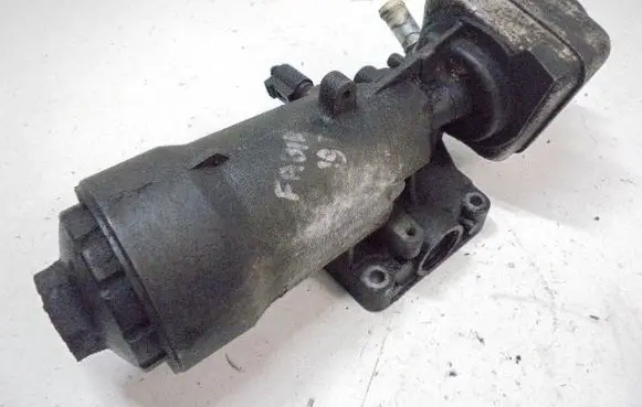Skoda Fabia Mk1 (6Y) Oil filter mounting bracket 045115389C