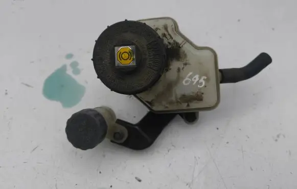 Honda CR-V Brake fluid reservoir 