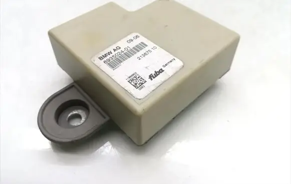 BMW 5 E60 E61 Antenna control unit 6935024 21367510