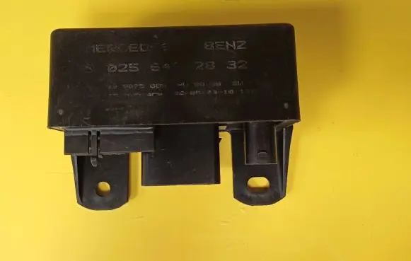 Mercedes-Benz Vaneo W414 Glow plug pre-heat relay 0255452832