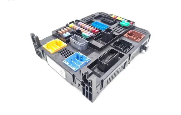 Opel Combo E Fuse module 9832880380