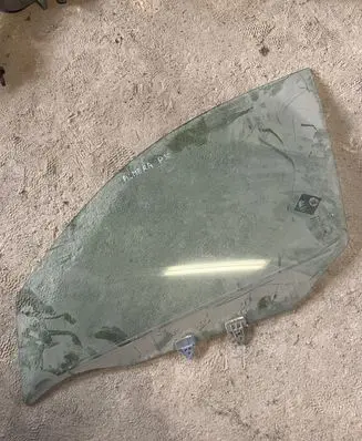 Nissan Almera N16 Front door window glass four-door