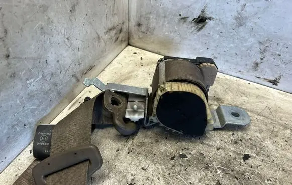 Jaguar S-Type Front seatbelt 33048268